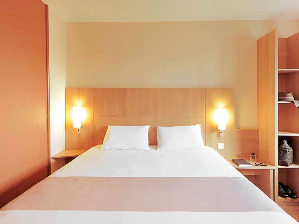 Hotel Sarcelles Flanades Habitación foto